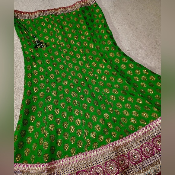Green lehenga with blouse - Picture 3 of 3